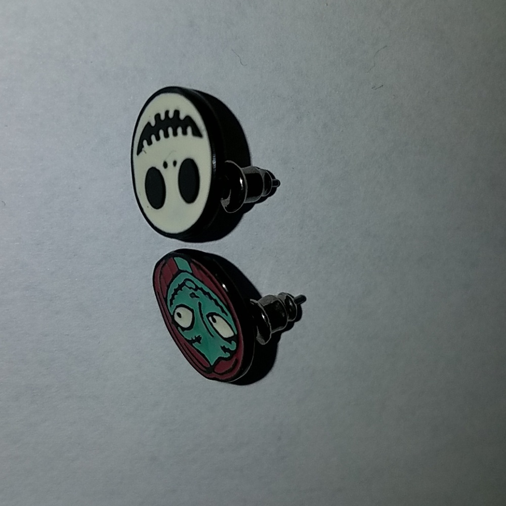 ๐4/$25๐ Nightmare Before Christmas Earrings - Picture 3 of 3